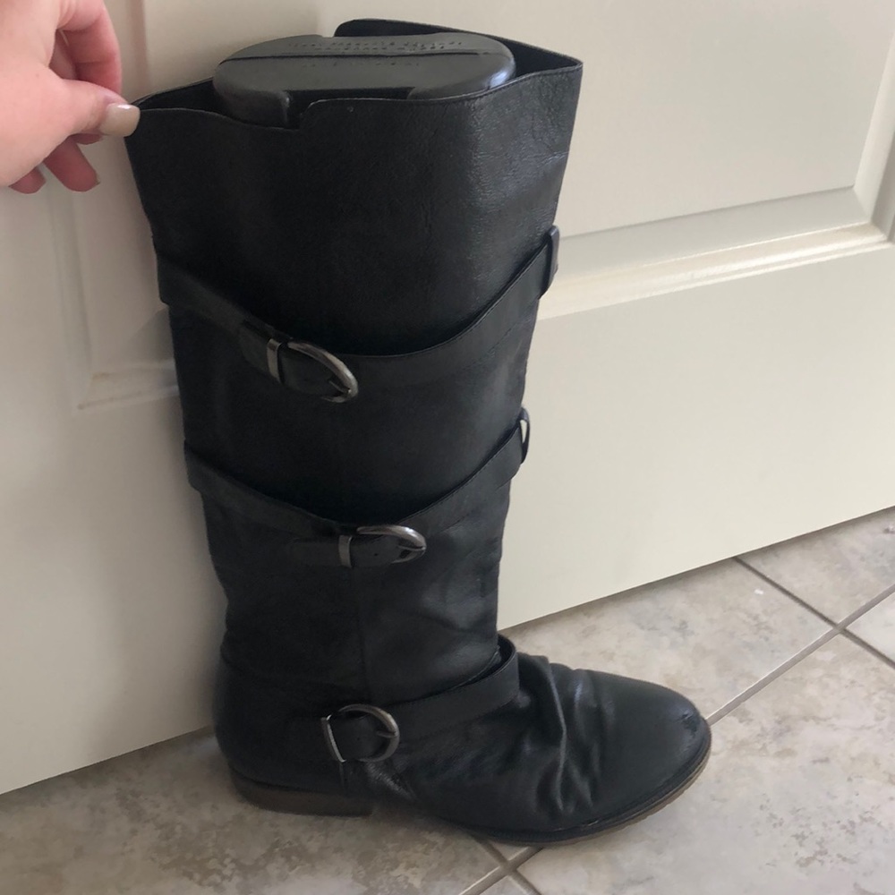 Black boots with buckles